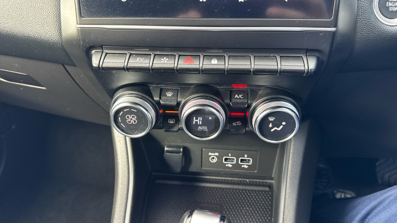 Renault Captur 1.6 E-Tech full hybrid 145 Techno 5dr Auto Hybrid Hatchback